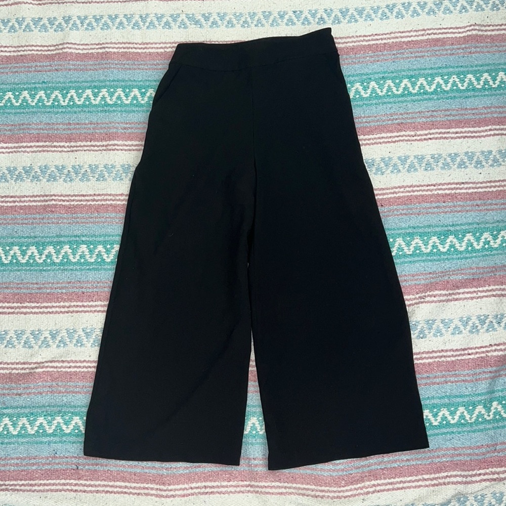 Guess black cropped culotte pants